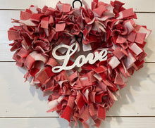Load image into Gallery viewer, Heartshaped Wreath for Valentine&#39;s Day

