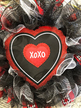 Load image into Gallery viewer, Black And Red Valentine&#39;s Day Wreath
